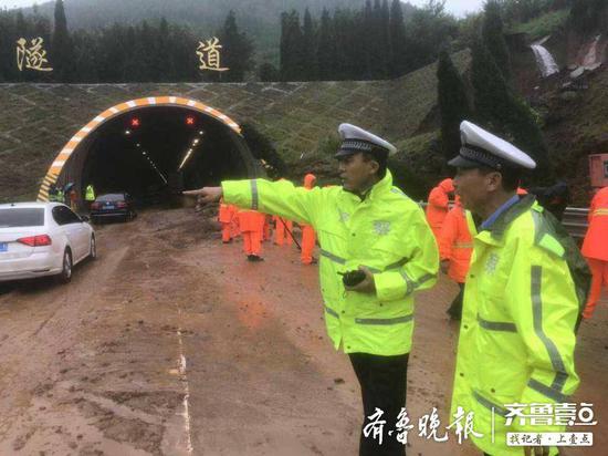 (齊魯晚報齊魯壹點記者張?zhí)﹣恚?></div>
<p> (齊魯晚報齊魯壹點記者張?zhí)﹣恚?/p>
<style>
p.article-editor {
float: right;
margin-right: 50px;
margin-top: 18px;
}
</style>
<!--ad : PDPS000000043000-->
<div id=