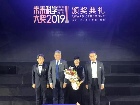 自左向右分别是薛其坤、郭新立、王小云、马大为