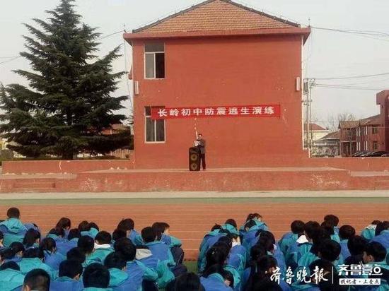 莒县长岭镇中心初级中学:防震减灾 警钟长鸣
