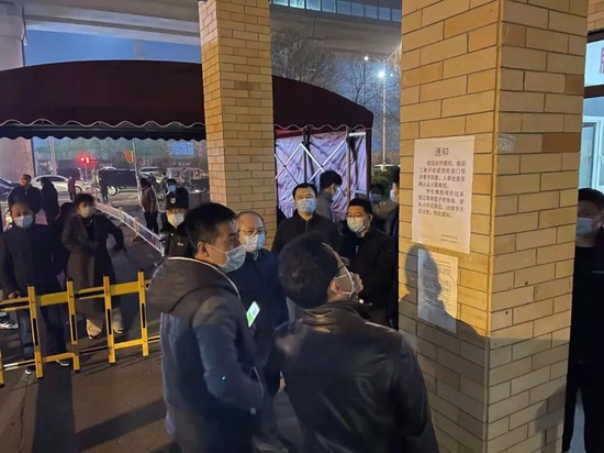 孙众志检查长清校区校门管控