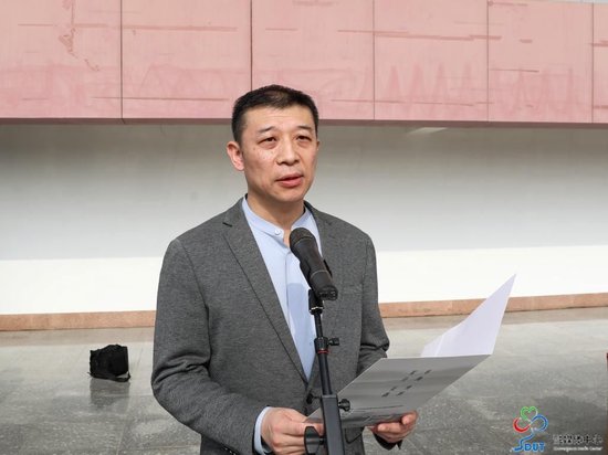校党委副书记杨赟主持开幕式