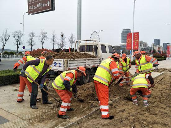 这支 明星环卫团队 平均年龄60岁左右_新浪山