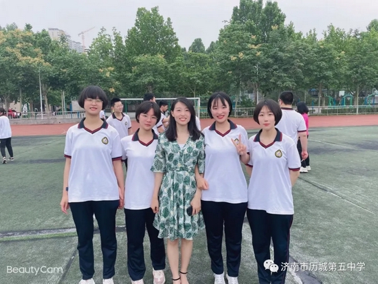 与学生在一起