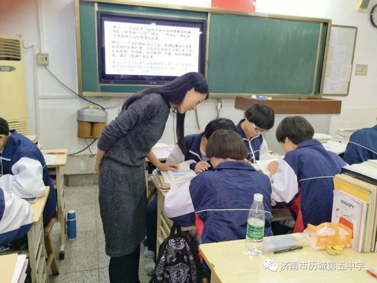 课堂上的时锐老师