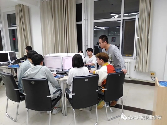 王冲指导学生参加电子商务技能大赛
