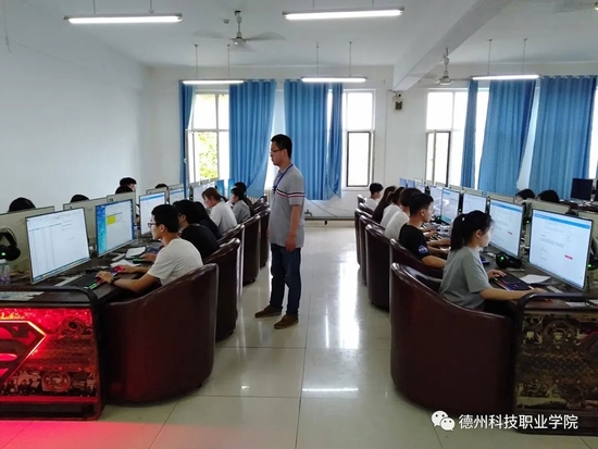王冲在电商实训课上