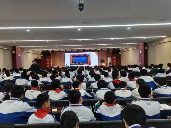“泉”力奏响“引桥”协奏曲——齐鲁名师时均琪到济南舜耕中学作学术报告