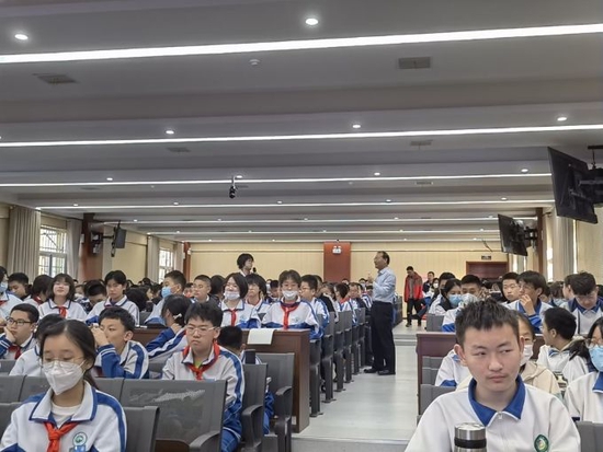 “泉”力奏响“引桥”协奏曲——齐鲁名师时均琪到济南舜耕中学作学术报告