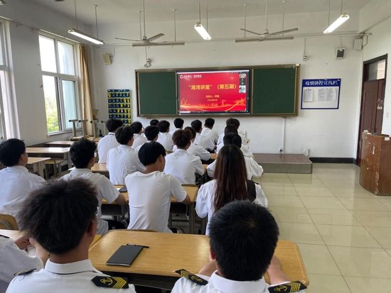  Modern Apprenticeship Class of Construction Engineering Specialty of Qingdao Harbor Vocational and Technical College participated in the construction of Shandong Harbor