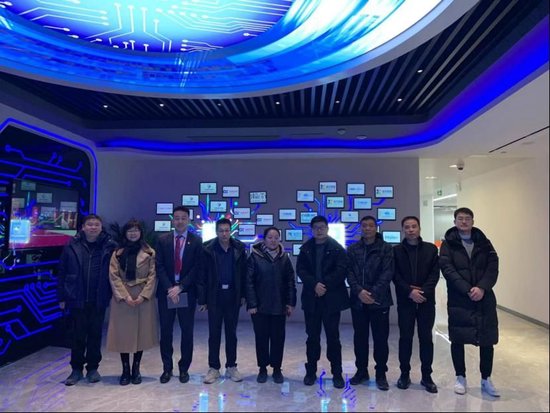 刘雅涵一行与山东省工业互联网协会领导合影