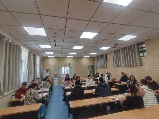 各学科教师交流研讨