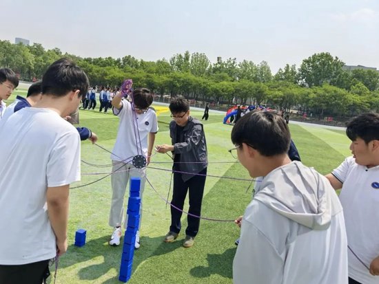 合力建塔