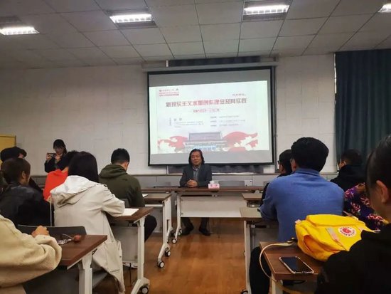 ▲山东省美协主席张望“新现实主义水墨创作理念及其实践”讲座