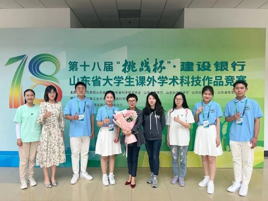 ▲《守望田野秩序:乡村振兴背景下农村土地流转过程中的法律风险及其防控机制考察——以S县40村为样本》项目获省级一等奖