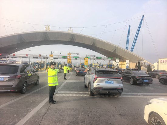 快讯|元旦假期首日,烟台辖区高速车流量平稳