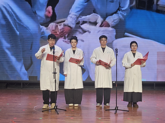 朗诵《小超人贺新春》