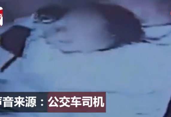 男子被控制。