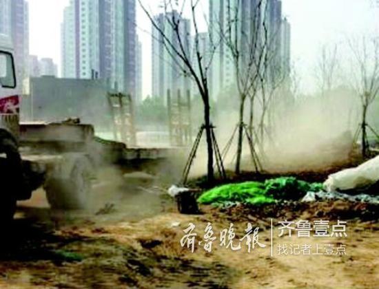 濟南市長清區文昌山公園建設工程二標段工地揚塵嚴重。