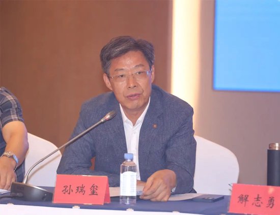 山东省律师协会副会长孙瑞玺致辞