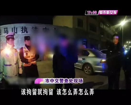 這名出租車(chē)駕駛員在面對(duì)民警的時(shí)候后悔不已。
