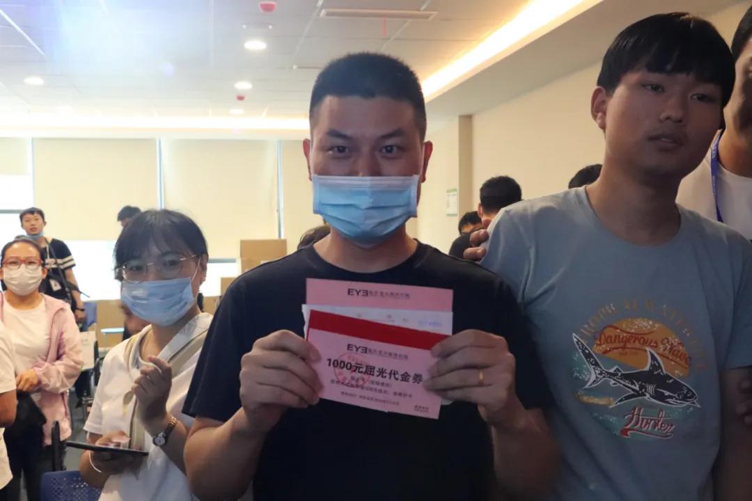 ▲ 手气不错 抽中大奖 ▲