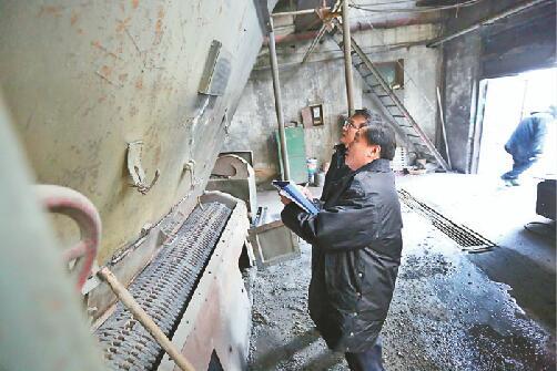 檢查組突查18處場所 10余處工地防塵不達標