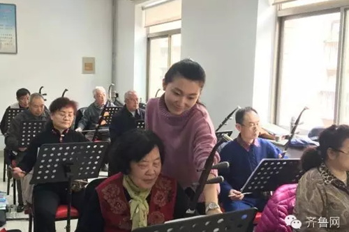 崔文静,26岁,职业:山东老年大学音乐教师,地点:济南