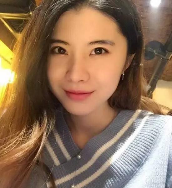 看了济南妹子在家和出门时的对比照,让我都怀疑人生了