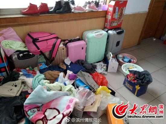 學生生活用品被扔出宿舍
