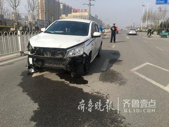 3月30日早上7点35分左右，在潍坊市奎文区玉清街与虞河路路口以西一人行横道处发生一起交通事故。