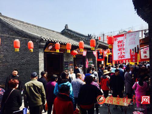 清明小长假首日沂蒙老街人气爆棚组图
