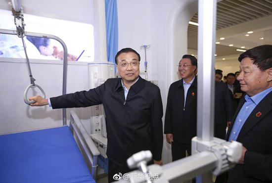 李克強:要把醫(yī)療健康產業(yè)做成我國支柱產業(yè)
