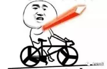 視頻監控顯示,當時的時間是凌晨5點左右,男子直接拉開車門,上車待了不到一分鐘,就拿著OT網絡測線儀離開了。