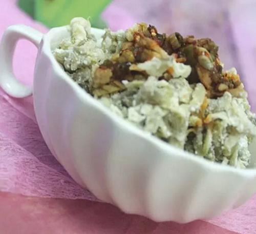 主料:槐花适量、面粉适量