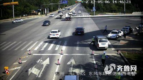 驚心動(dòng)魄!男子拒檢拖行交警1000米 多次擊打交警手臂試圖將其摔下車(chē)