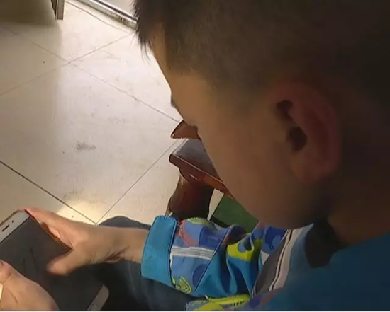 于是,記者電話給到了王者榮耀游戲公司。游戲公司給出回應,需要趙大姐先提供相關憑證,至于錢會不會退回,還要進一步調查。