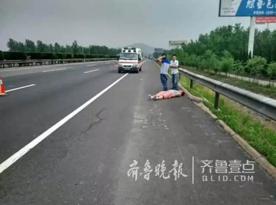 　　▲副驾驶吓坏了，直接跳车……