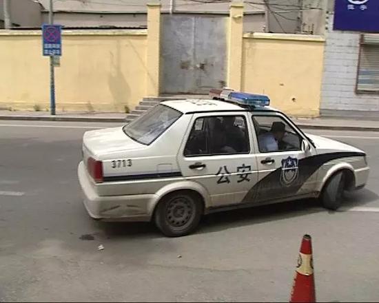 　　(宋老师被警方带走调查)