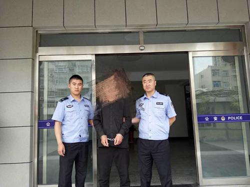 　　目前，姜某已被依法刑事拘留，案件还在进一步侦查中。