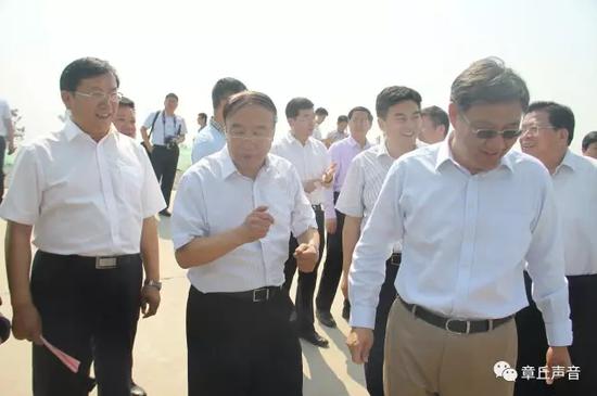 山東大學(xué)黨委書記李守信表示，沒(méi)想到山大主校區(qū)拆遷速度這么快，章丘人杰地靈、環(huán)境優(yōu)美，我們將在此打造“千年名?！薄? data-width=