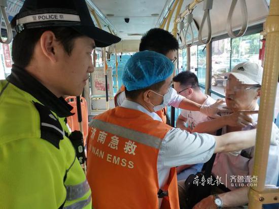 民警經檢測發現,事故公交車駕駛人并未飲酒,不涉及酒駕問題。目前,市中交警還在對事故進行進一步的調查處理 。