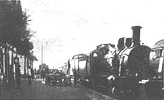 1904年膠濟(jì)鐵路火車首次開進(jìn)濟(jì)南站