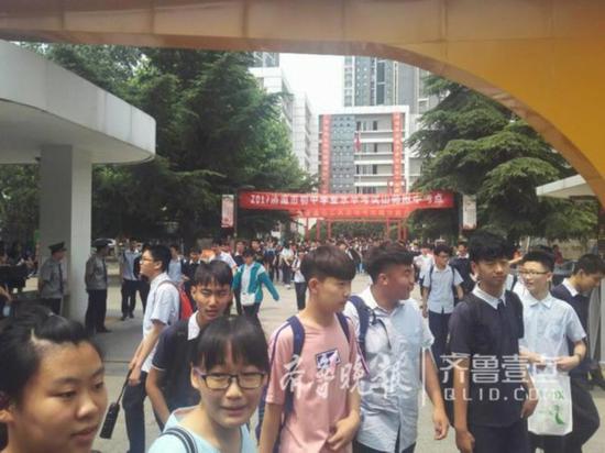 根据济南市教育部门的安排,2017年济南初三学业水平考试(中考)今日开考,考试时间为6月11日-13日。