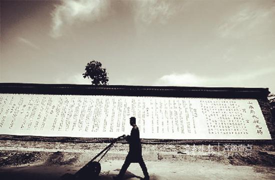 贡院墙内的贡院,是明清时代学子们参加乡试会试时的考场。