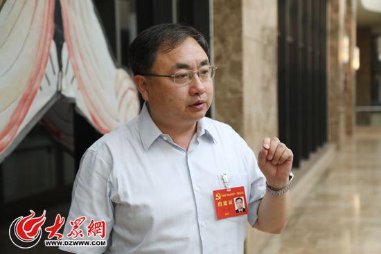 14日,青岛团代表,中科院海洋研究所、烟台海岸带研究所所长王凡接受大众网记者采访,就发展海洋经济提出建议