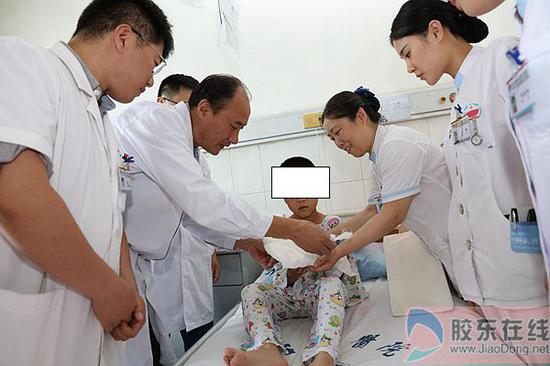 烟台山医院手外科为6龄童接活粉碎手指