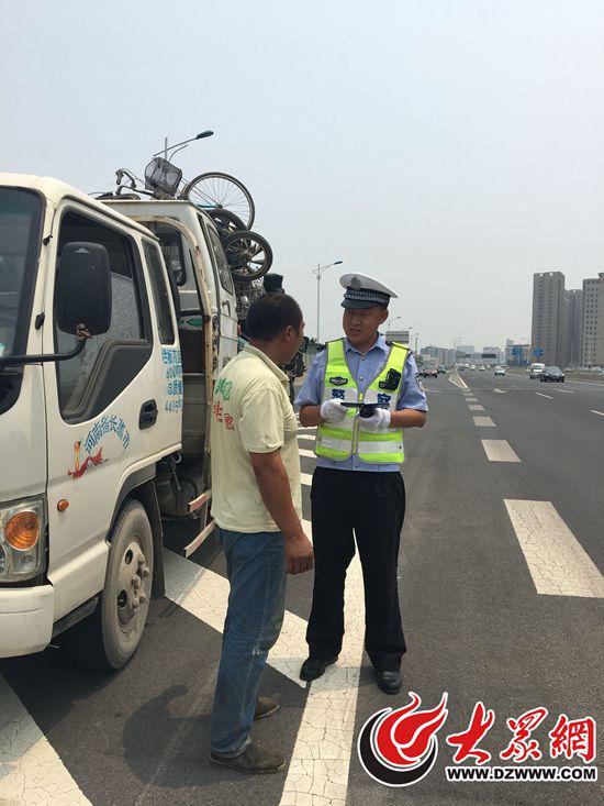 　　6月20日，中午11：30，济南高速交警高架路大队大队长凌美煌依然坚守在高架路上。