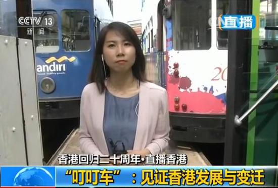 央视记者在屈地街电车厂进行采访