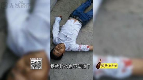 李先生滿(mǎn)身是血，頭骨也露了出來(lái)，躺在地上失去了意識(shí)。家人接到消息后，將他先送到了鄉(xiāng)里的醫(yī)院進(jìn)行包扎。
