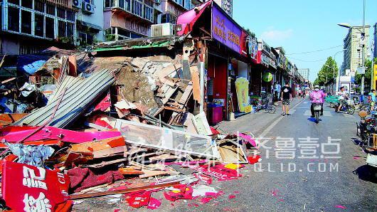 山師北街小吃街違建拆除現場。齊魯晚報·齊魯壹點 記者　周青先　攝